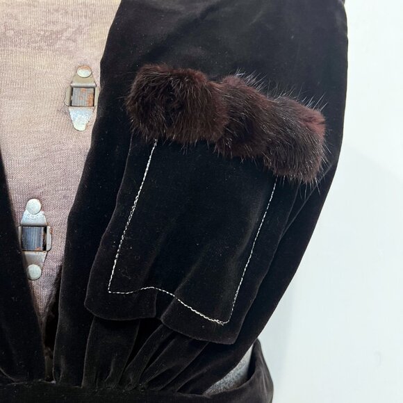 Vintage 1940s Black Velvet Pinafore Dress with Fur Trimmed Pockets Size S/M - Picture 5 of 10